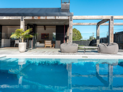 Oneroa Poolhouse 2